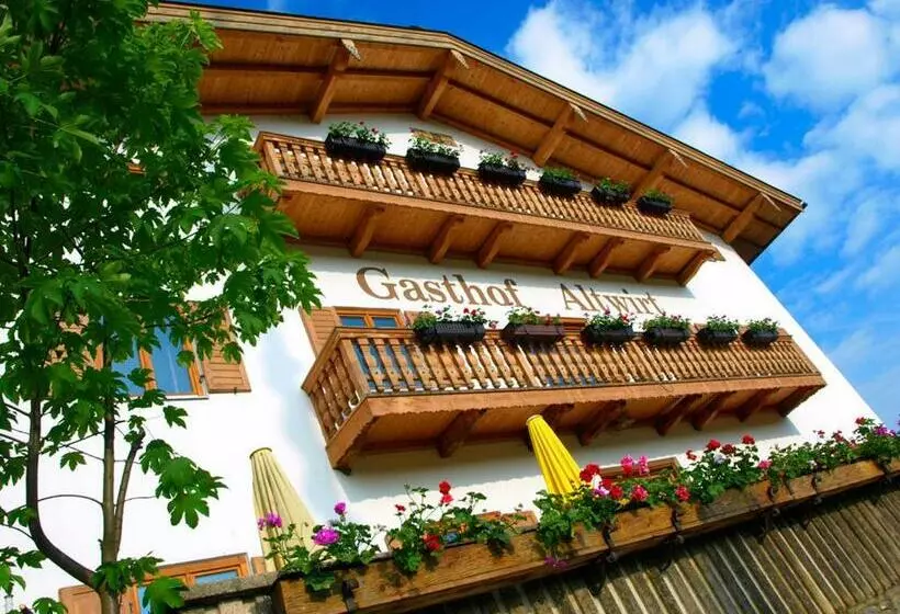 ユースホステル Gasthof Pension Altwirt