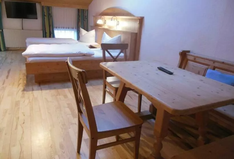 ユースホステル Gasthof Pension Altwirt