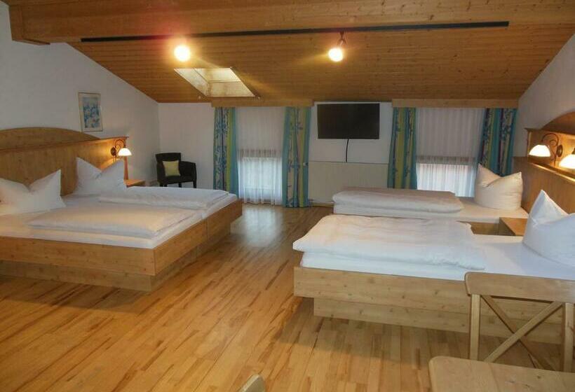 호스텔 Gasthof Pension Altwirt