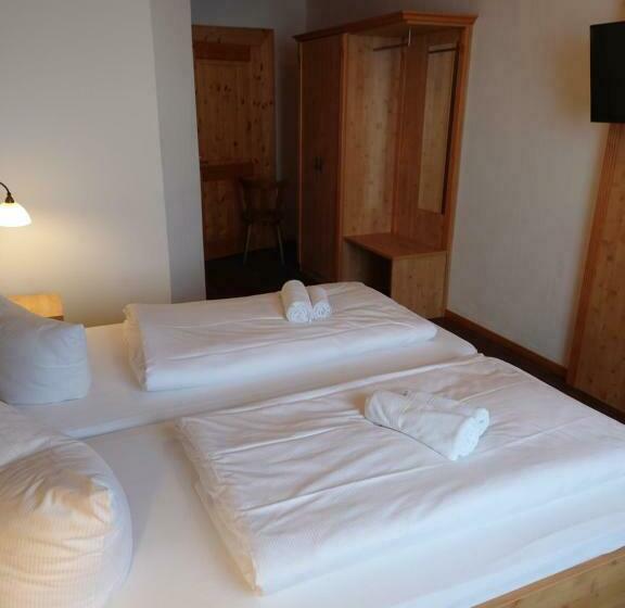 호스텔 Gasthof Pension Altwirt