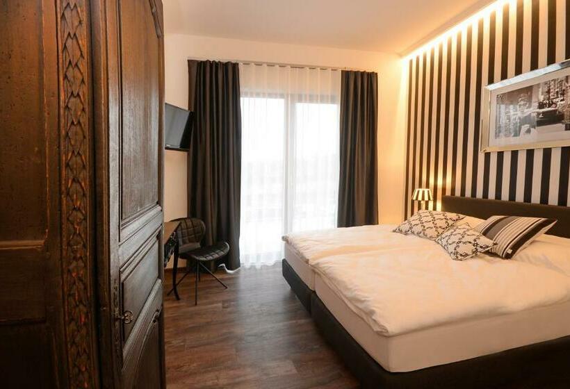 פנסיון Vinotel Dollt Kern