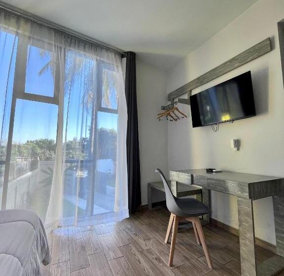 فندق Capital Suites