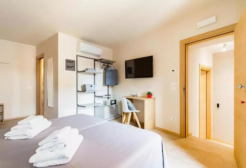 ペンション Guest House La Sosta