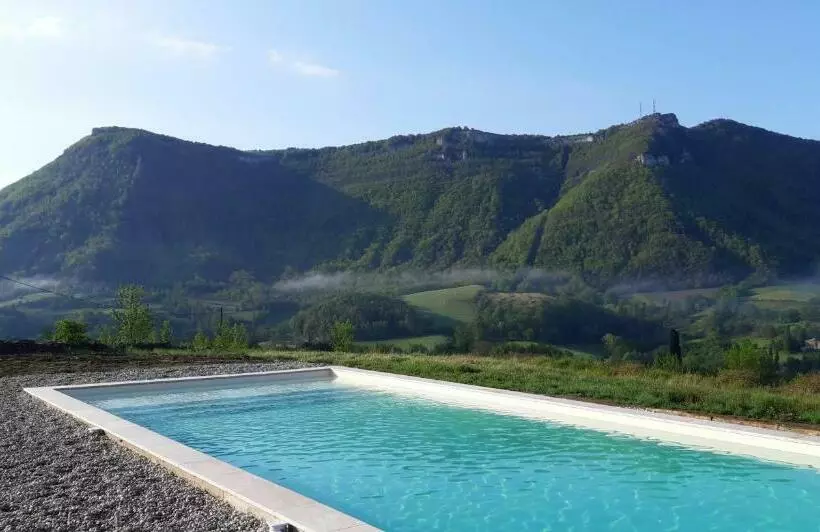 Majatalo L   Amiradou