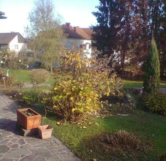 Retkeilymaja Gasthof Weingut Brand Walter