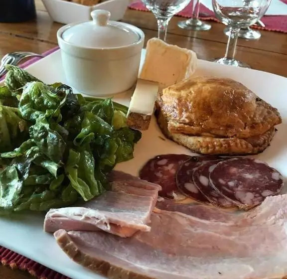 ベッドアンドブレックファースト Chambre D Hôtes Chez Léon Pour 1 à 4 Personnes