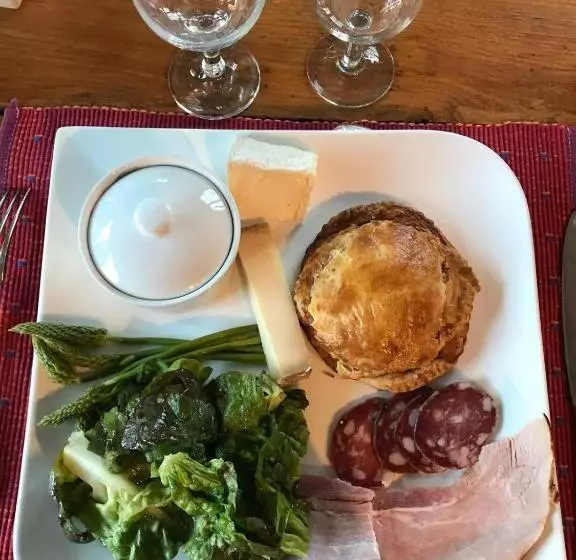 ベッドアンドブレックファースト Chambre D Hôtes Chez Léon Pour 1 à 4 Personnes