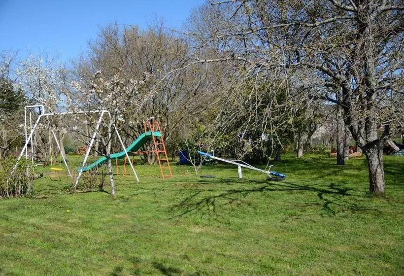 ベッドアンドブレックファースト Chambre D Hôtes Chez Léon Pour 1 à 4 Personnes