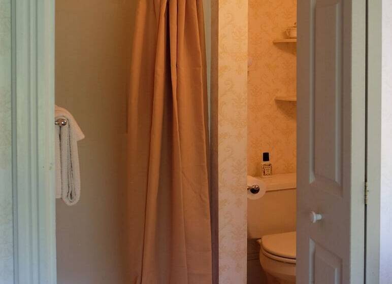 Guilford Bed And Breakfast