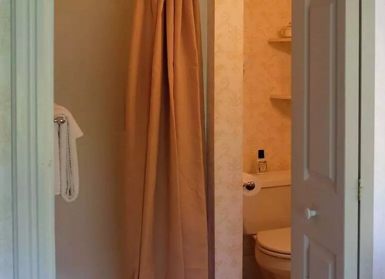 Guilford Bed And Breakfast