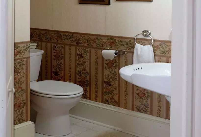 Guilford Bed And Breakfast