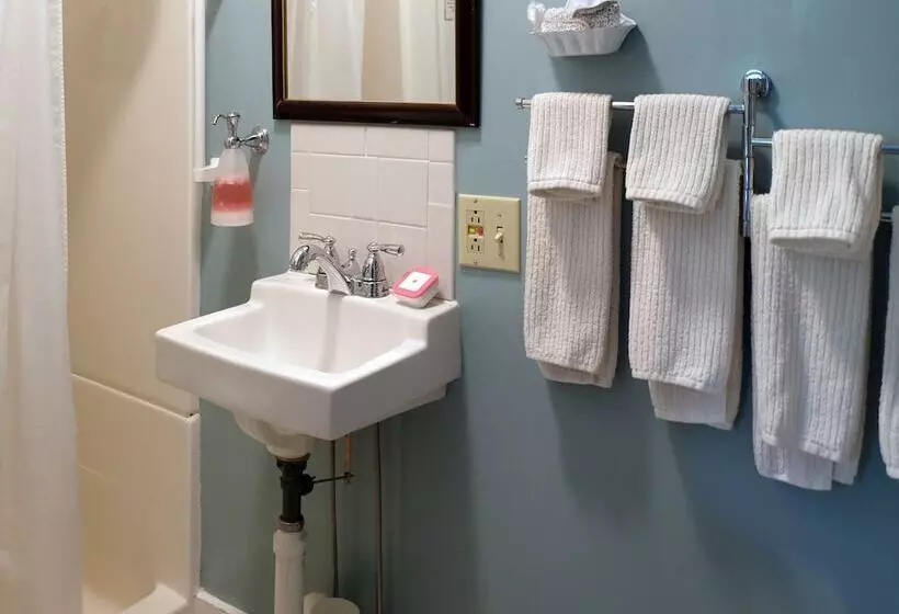 Guilford Bed And Breakfast