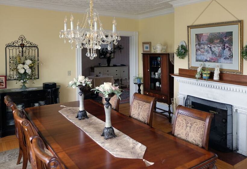 Guilford Bed And Breakfast