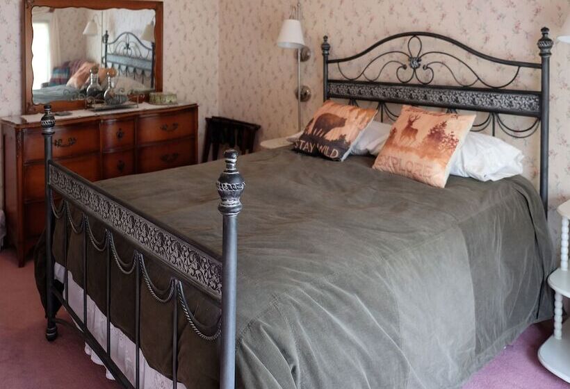 Guilford Bed And Breakfast