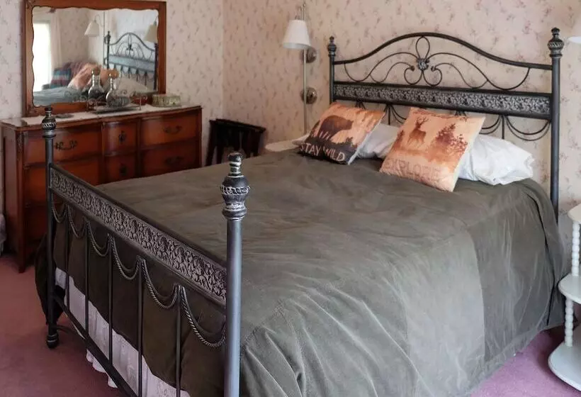 Guilford Bed And Breakfast