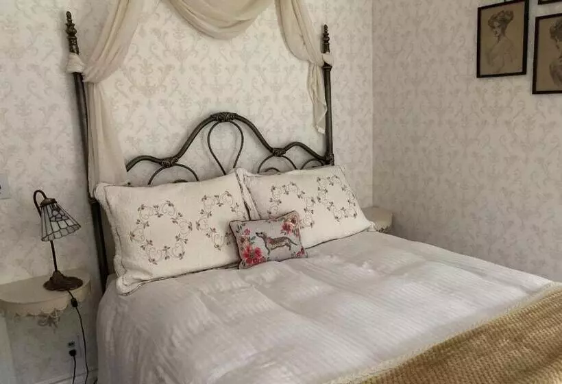 Guilford Bed And Breakfast