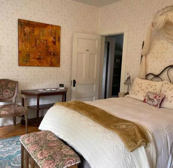 Guilford Bed And Breakfast