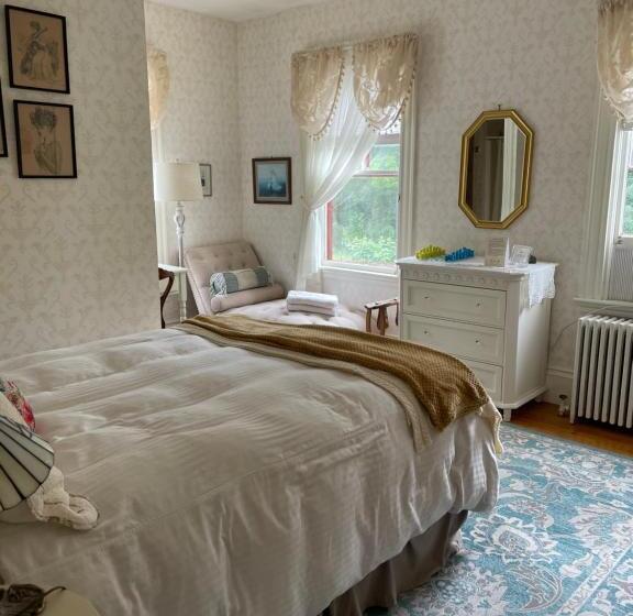 Guilford Bed And Breakfast