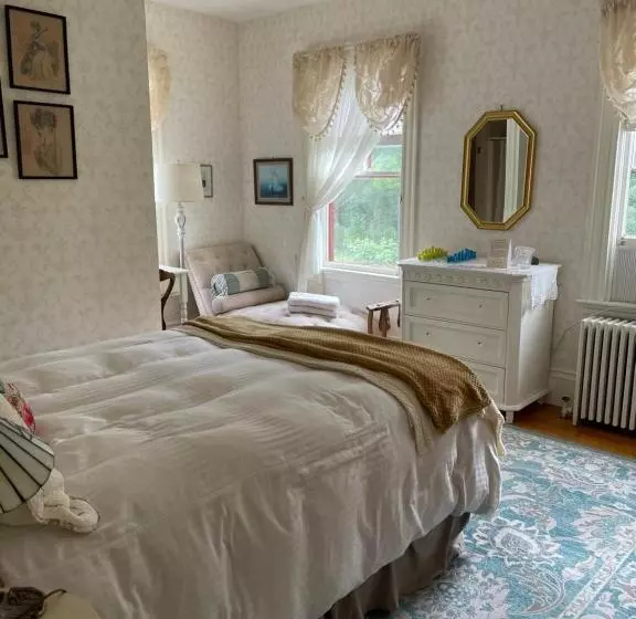 Guilford Bed And Breakfast