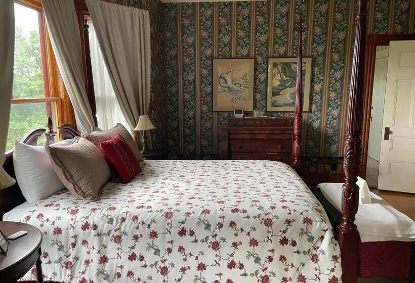 Guilford Bed And Breakfast