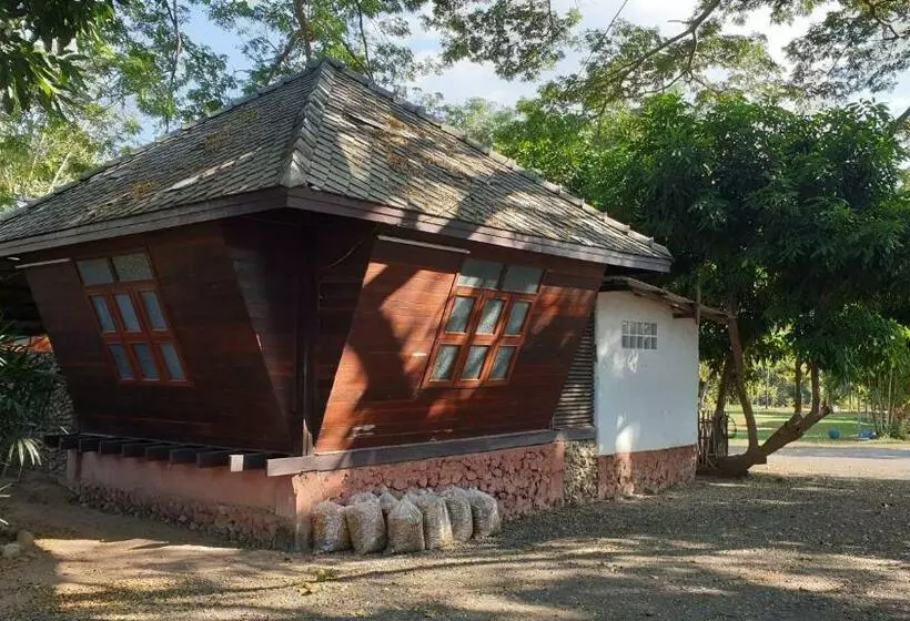 ホテル จำค่า ชาเลท์ บ้านพักสวนเกษตร
