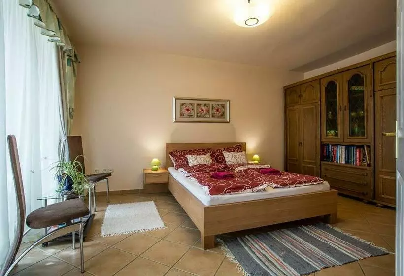 Nyirfa Apartmanház Döröske