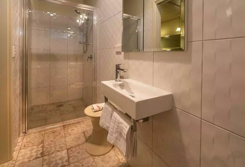 Majatalo Cygnet, Studio On Sturt