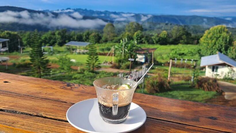 אתר נופש บ้านไร่ระเบียงฟ้า น้ำหนาว แคมป์ปิ้ง