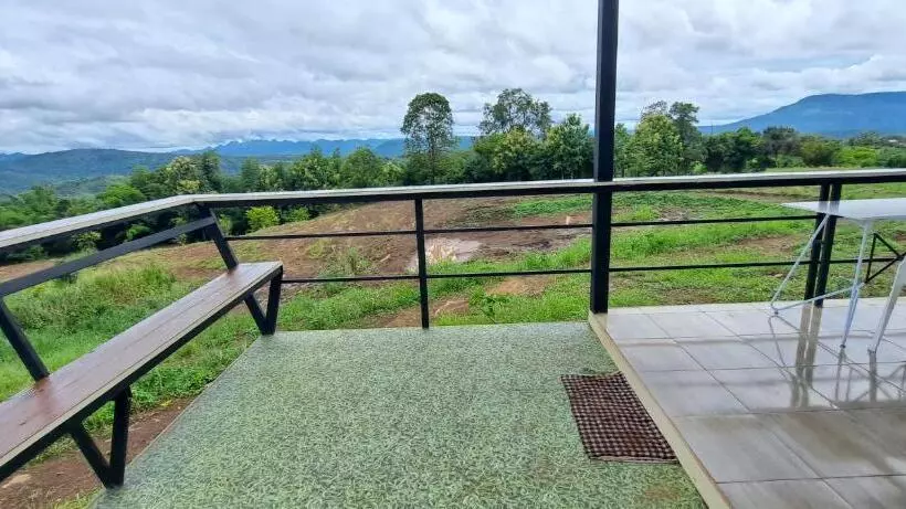 Lomakeskus บ้านไร่ระเบียงฟ้า น้ำหนาว แคมป์ปิ้ง