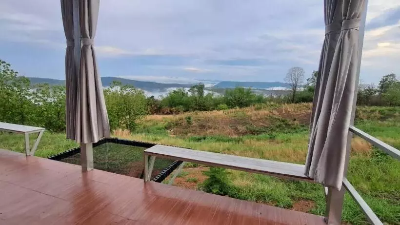 Lomakeskus บ้านไร่ระเบียงฟ้า น้ำหนาว แคมป์ปิ้ง