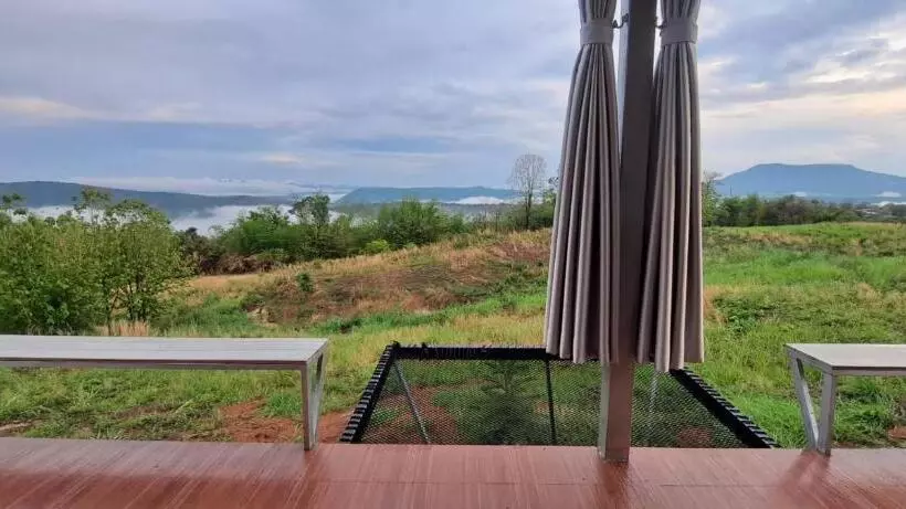 Lomakeskus บ้านไร่ระเบียงฟ้า น้ำหนาว แคมป์ปิ้ง