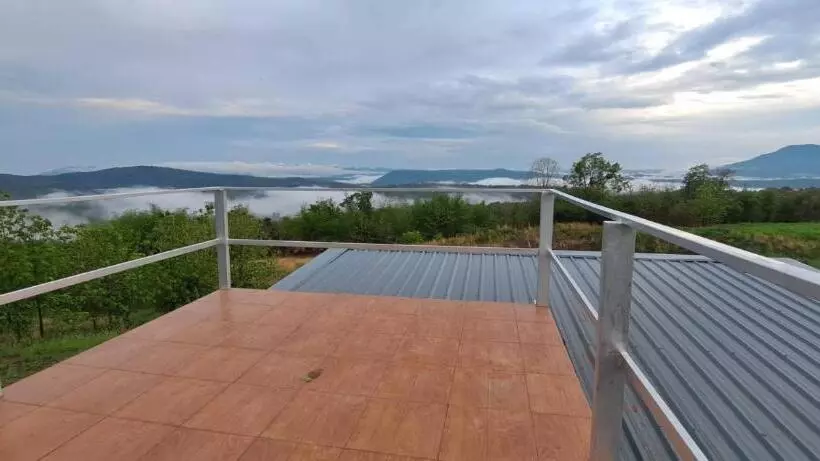 Lomakeskus บ้านไร่ระเบียงฟ้า น้ำหนาว แคมป์ปิ้ง