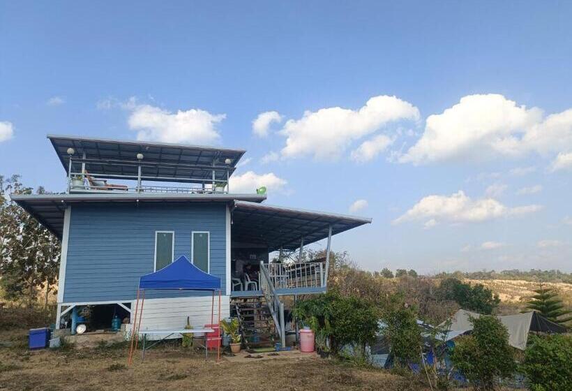 אתר נופש บ้านไร่ระเบียงฟ้า น้ำหนาว แคมป์ปิ้ง