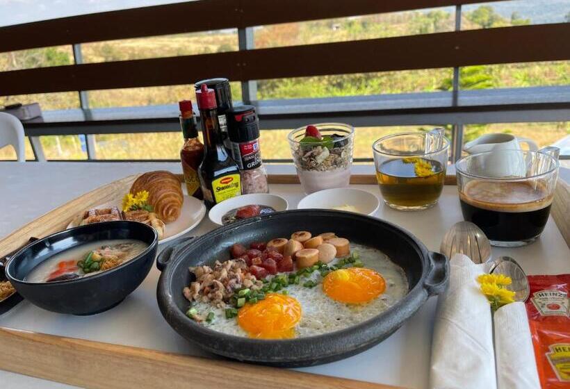 אתר נופש บ้านไร่ระเบียงฟ้า น้ำหนาว แคมป์ปิ้ง