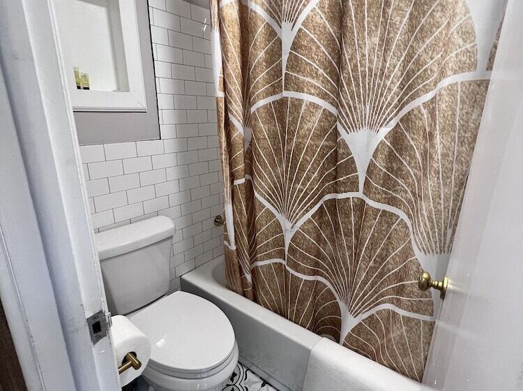 Общежитие Great Gatsby Motel Inn