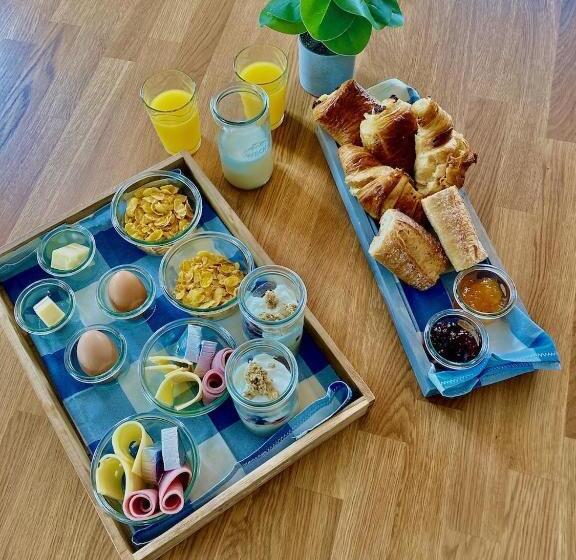 Bed and Breakfast Bourgeoisie @ Brandon