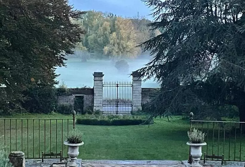 ベッドアンドブレックファースト Château De Contay Guesthouse   1753