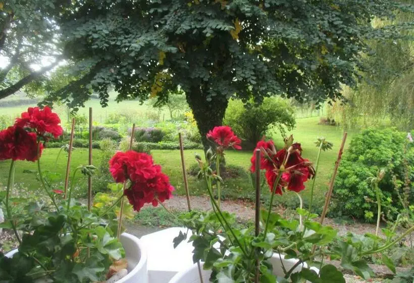 Aamiaismajoitus (B&B) La Maison Prés Du Ruisseau Chambre Jaune