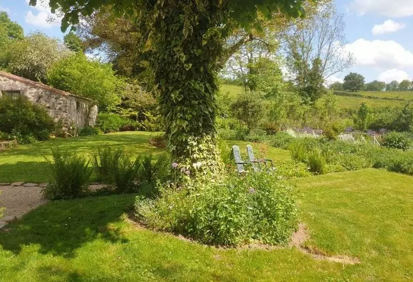 Aamiaismajoitus (B&B) La Maison Prés Du Ruisseau Chambre Jaune