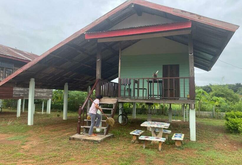 Bed and Breakfast Lek S Issan Home And Travel