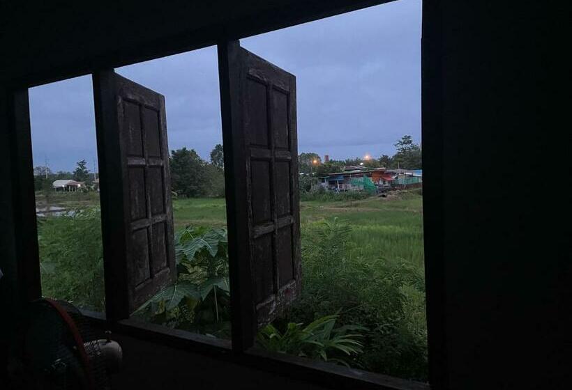 ベッドアンドブレックファースト Lek S Issan Home And Travel