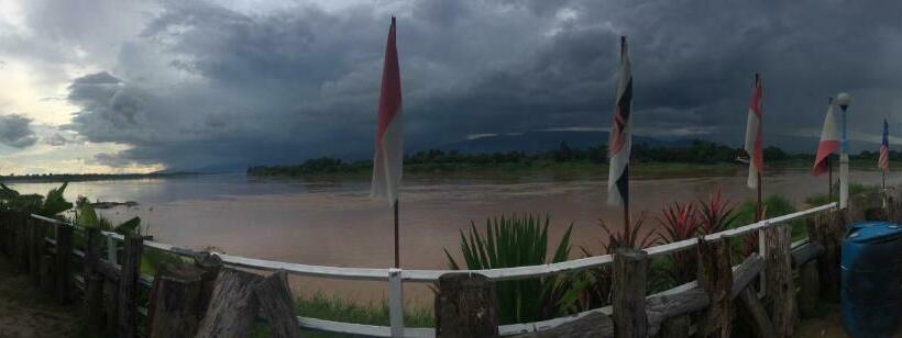 Bed and Breakfast Lek S Issan Home And Travel