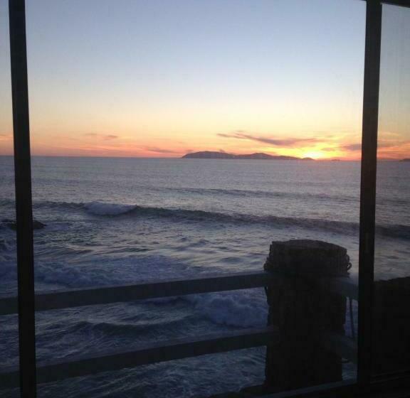 צימר Ocean Front Villa Sleeps 6 15  Beach Access