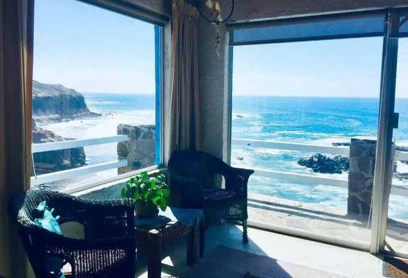 Aamiaismajoitus (B&B) Ocean Front Villa Sleeps 6 15  Beach Access