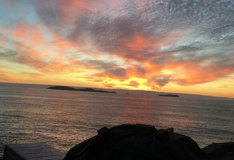 צימר Ocean Front Villa Sleeps 6 15  Beach Access