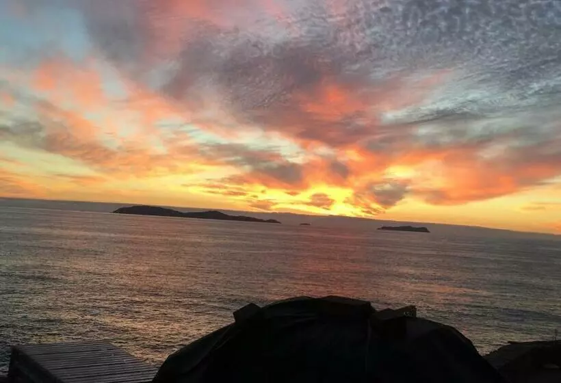 Aamiaismajoitus (B&B) Ocean Front Villa Sleeps 6 15  Beach Access