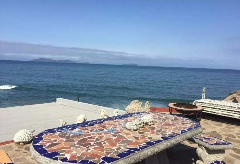 Aamiaismajoitus (B&B) Ocean Front Villa Sleeps 6 15  Beach Access