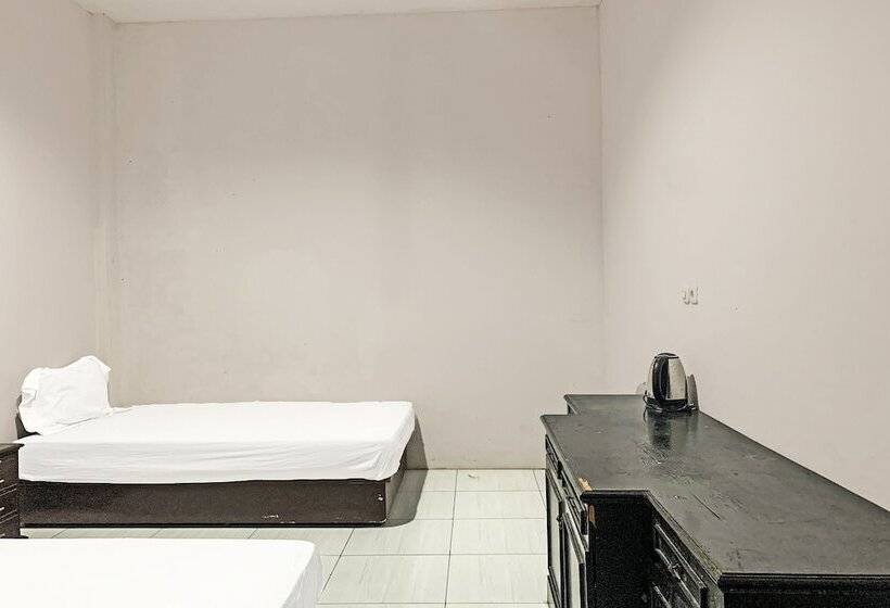 בית מלון כפרי Oyo 91657 Penginapan Radja Jeneponto