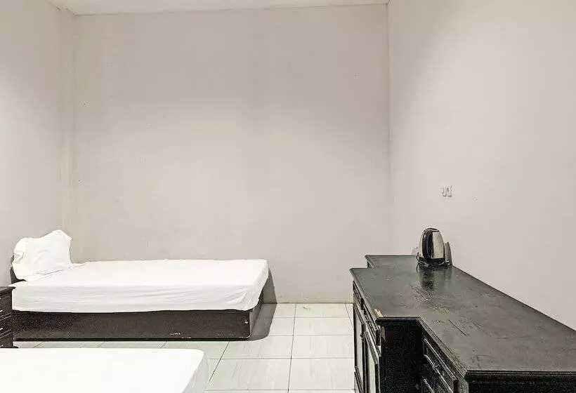 ホテル Oyo 91657 Penginapan Radja Jeneponto