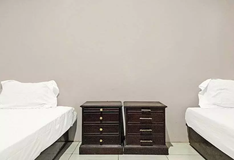 ホテル Oyo 91657 Penginapan Radja Jeneponto